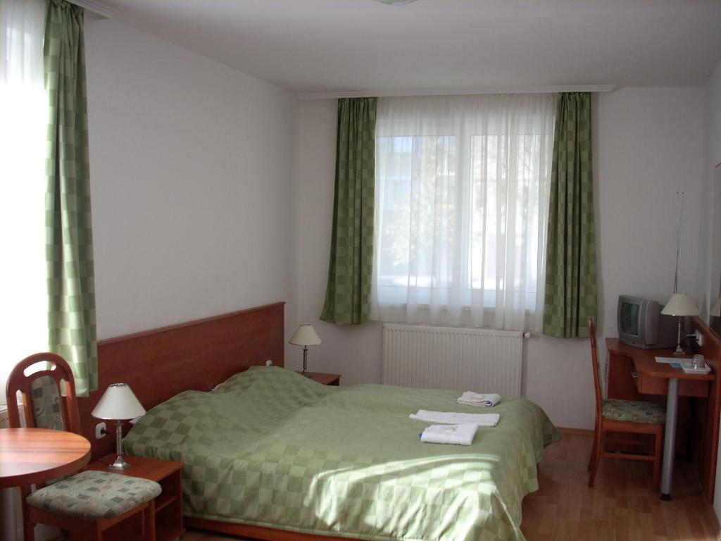Hotel Kristaly Hajdúszoboszló Δωμάτιο φωτογραφία